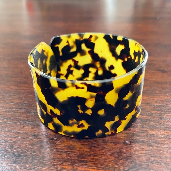 Tortoise shell cellulose acetate wide cuff bracelet bangle - Picture 7 of 10
